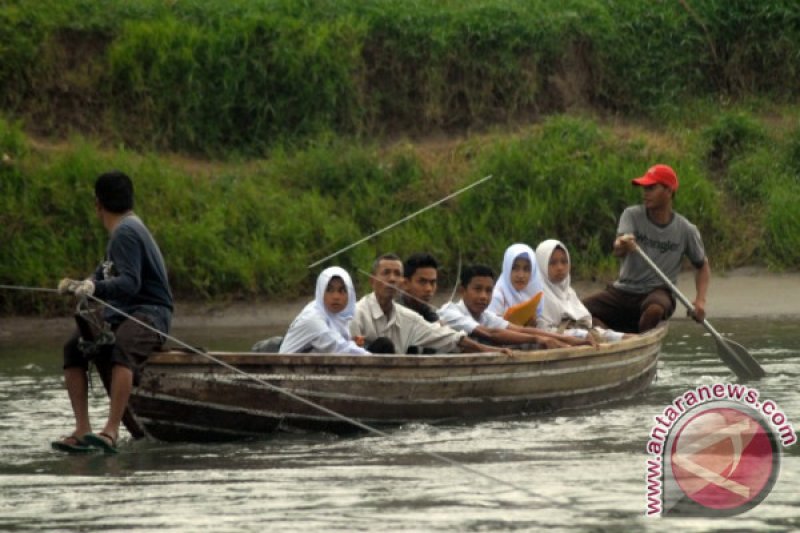 TRANSPORTASI ALTERNATIF MENYEBERANGI SUNGAI