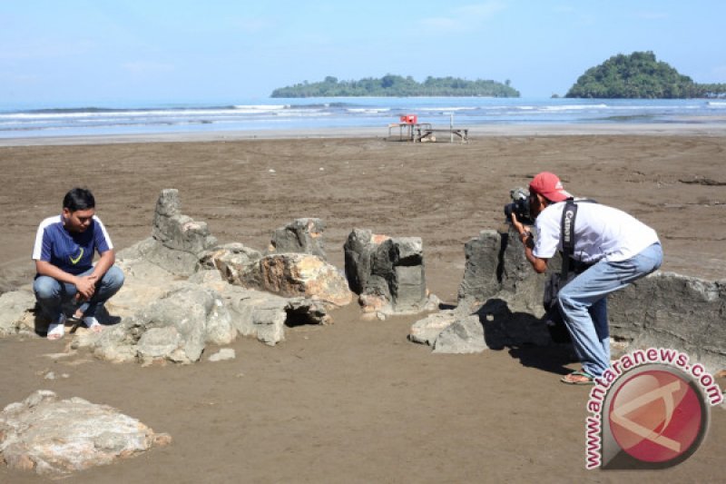 KUNJUNGAN WISATA BATU MALIN KUNDANG