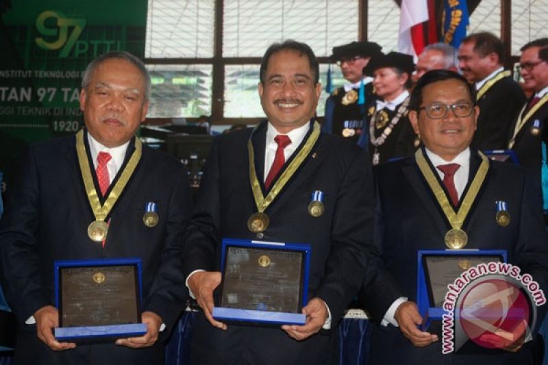 Menpar Bangga Dapat Penghargaan Dari Itb Antara News
