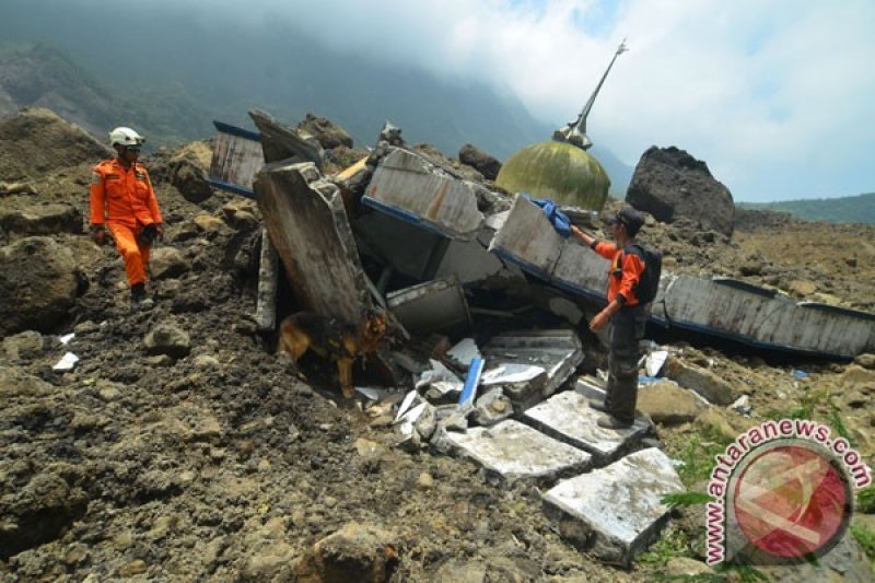 Basarnas : Lokasi Pencarian Korban Longsor Galunggung Berbahaya 