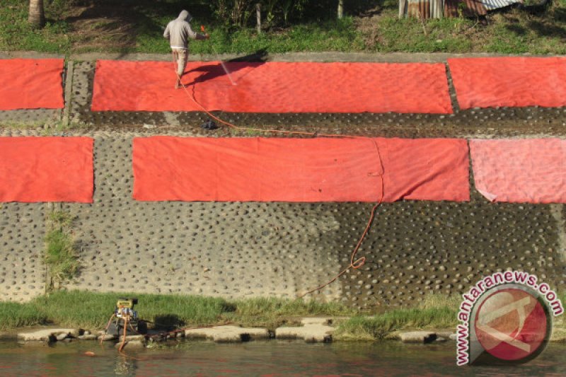 MANFAATKAN AIR SUNGAI UNTUK MENCUCI