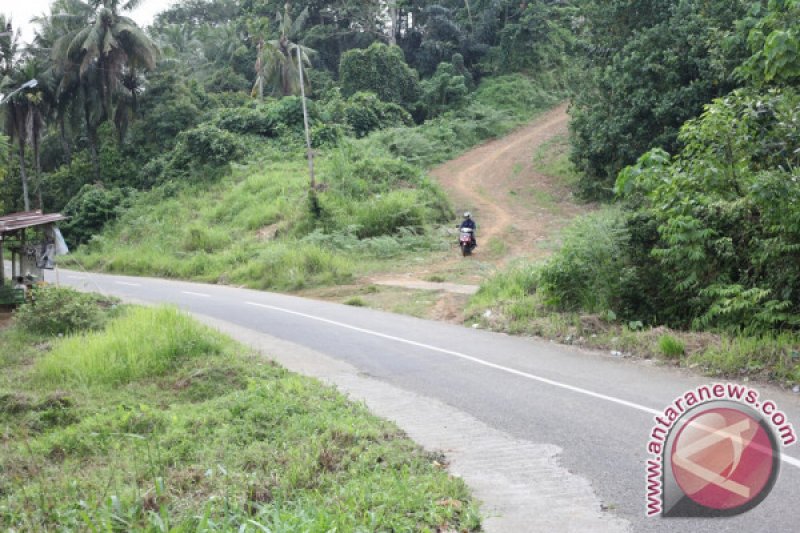 JALAN TEMBUS DUKUNG PARIWISATA PADANG