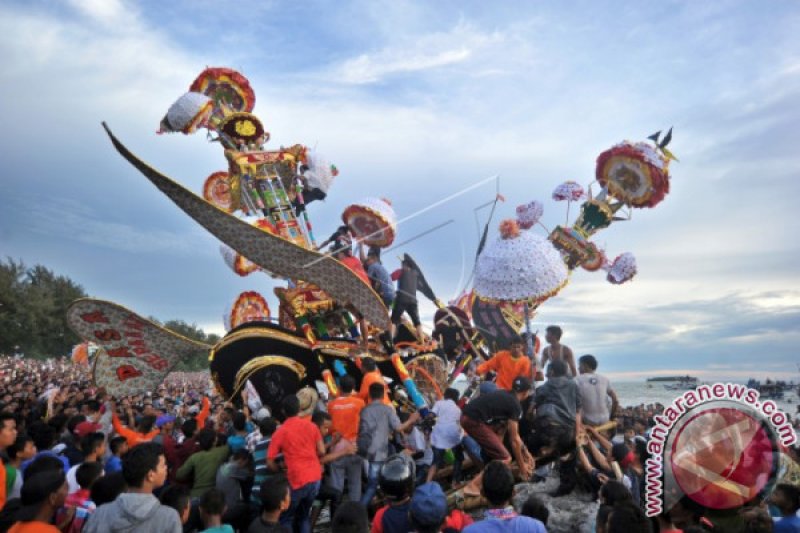 PUNCAK FESTIVAL HOYAK TABUIK