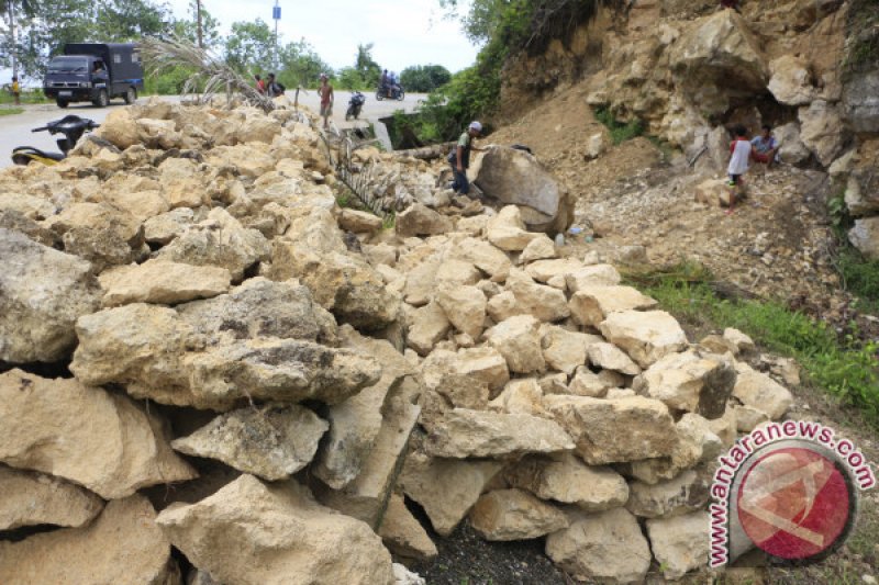 TAMBANG BATU TEBING