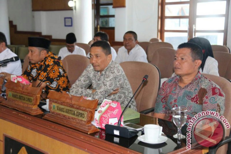 RAPAT APBD PERUBAHAN  PADANG PANJANG