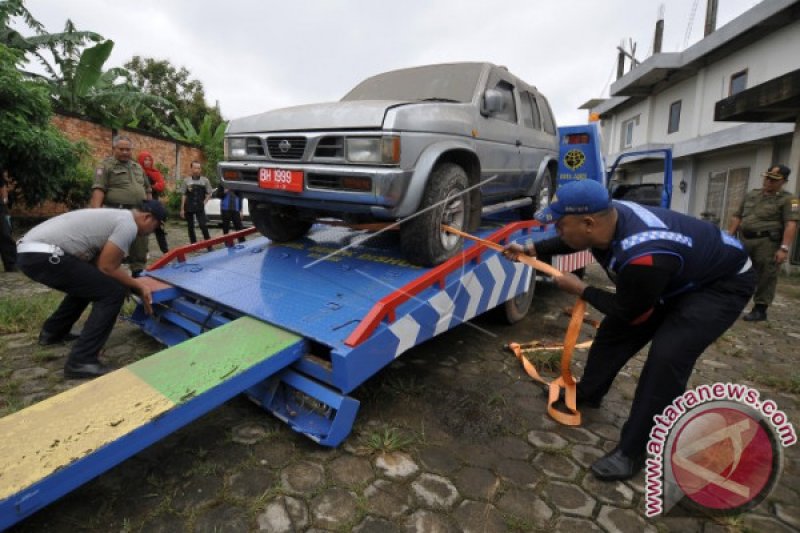 JEMPUT PAKSA MOBIL DINAS