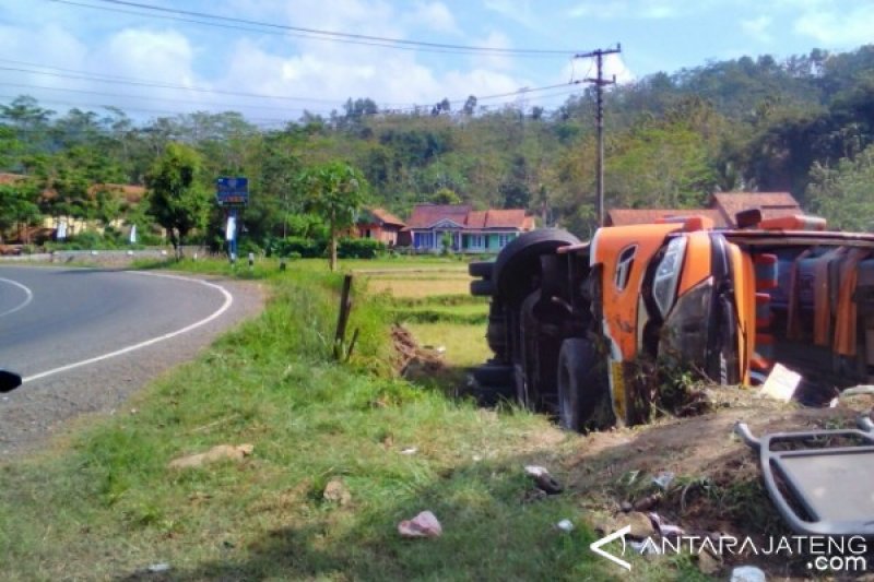 Bus Rombongan Perangkat Desa Asal Purworejo Kecelakaan di Banyumas