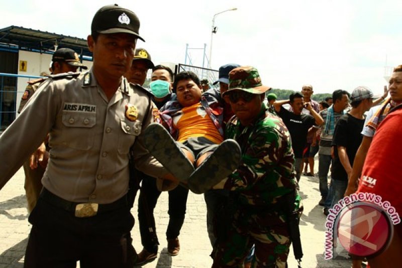 Evakuasi Penumpang Kapal Terbakar