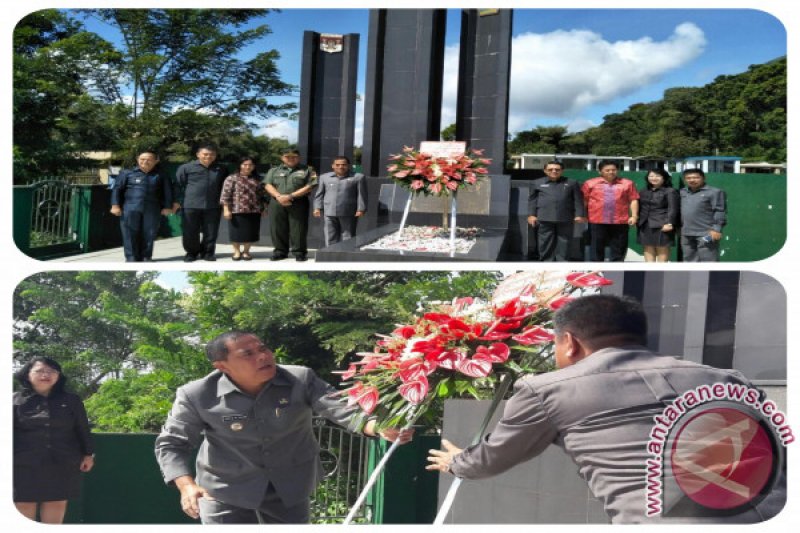 Sajow Ziarah ke Makam Mantan Bupati Minahasa