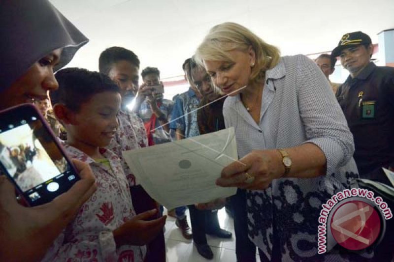 KUNJUNGAN DUBES AUSTRALIA DI PULAU SABUTUNG