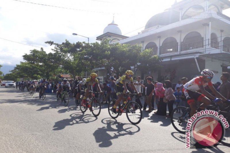 PEBALAP TDCC MELINTASI WISATA RELIGI