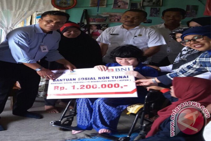BNI Cabang Bukittinggi Salurkan Bansos Untuk Penyandang Disabilitas