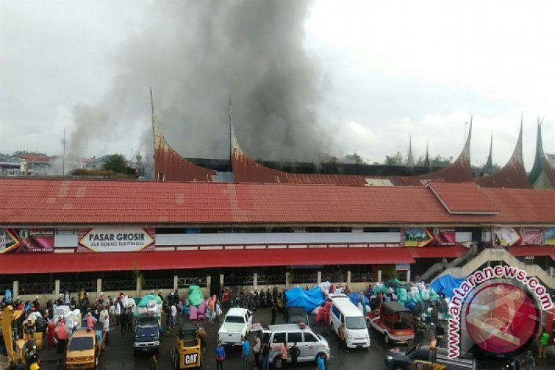 PASAR AUR KUNING BUKITTINGGI TERBAKAR