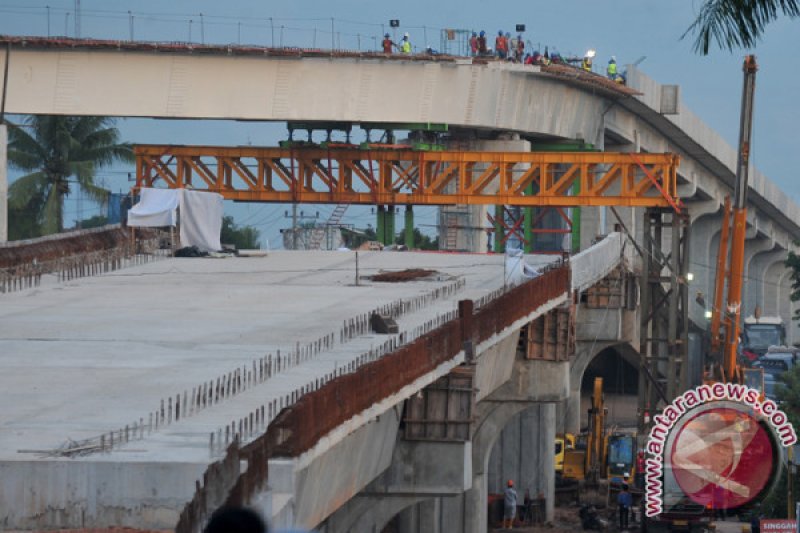 Aktivitas pekerjaan flyover simpang bandara