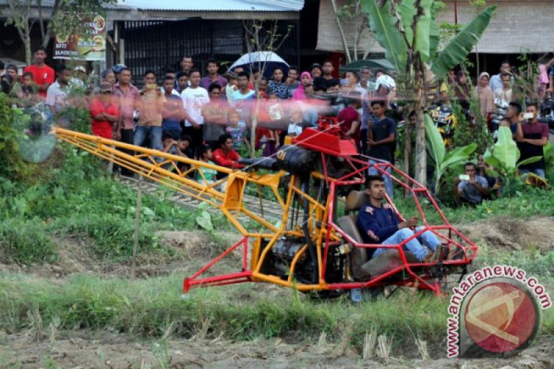 HELIKOPTER BERMESIN MOBIL