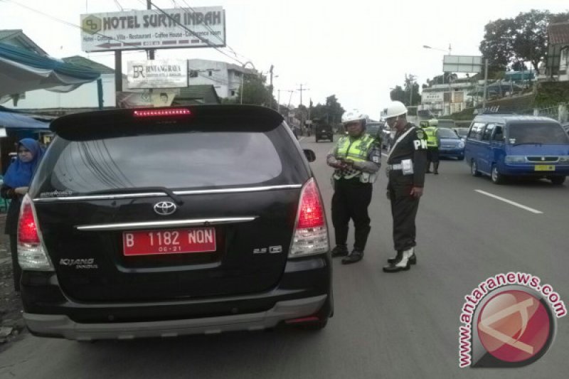 Kendaraan Plat Merah Terjaring Operasi Gabungan di Cianjur