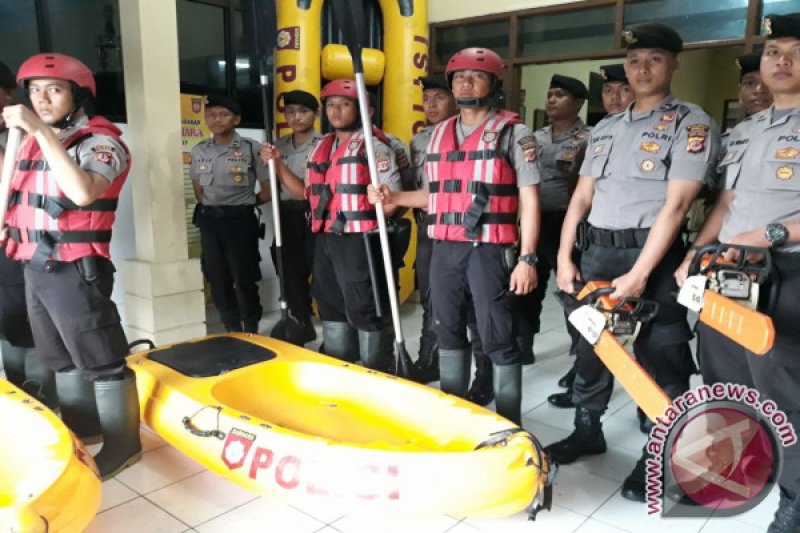 Polres Cirebon Siagakan Satu Peleton Antisipasi Banjir 