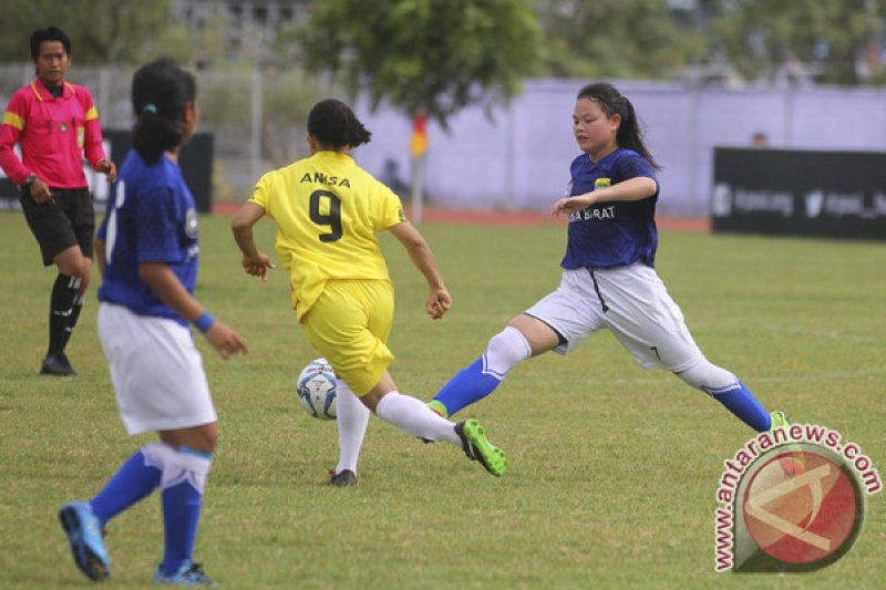 Uji Coba Sepak Bola Wanita