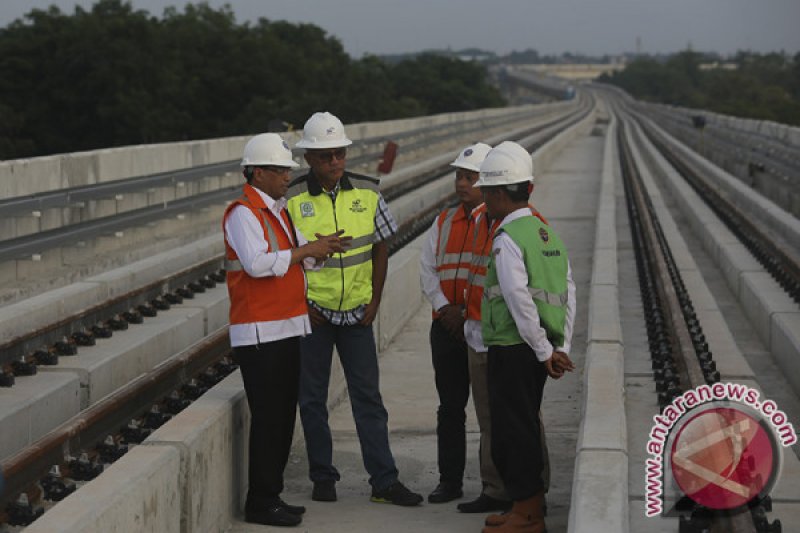 Menhub Tinjau Pembangunan LRT Palembang