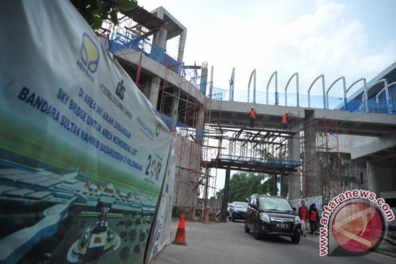 Pembangunan Sky Bridge LRT di Bandara SMB