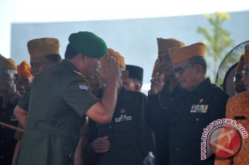 Pangdam II Sriwjaya berikan hormat kepada Veteran