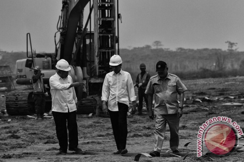 FOTO CERITA : MIMPI MELAJU DI ASPAL TOL PALINDR