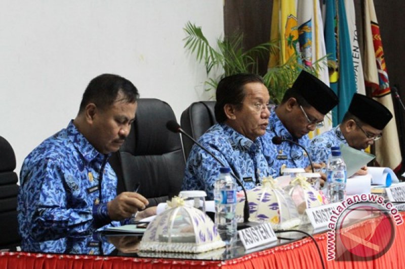 GUBERNUR EVALUASI REALISASI APBD