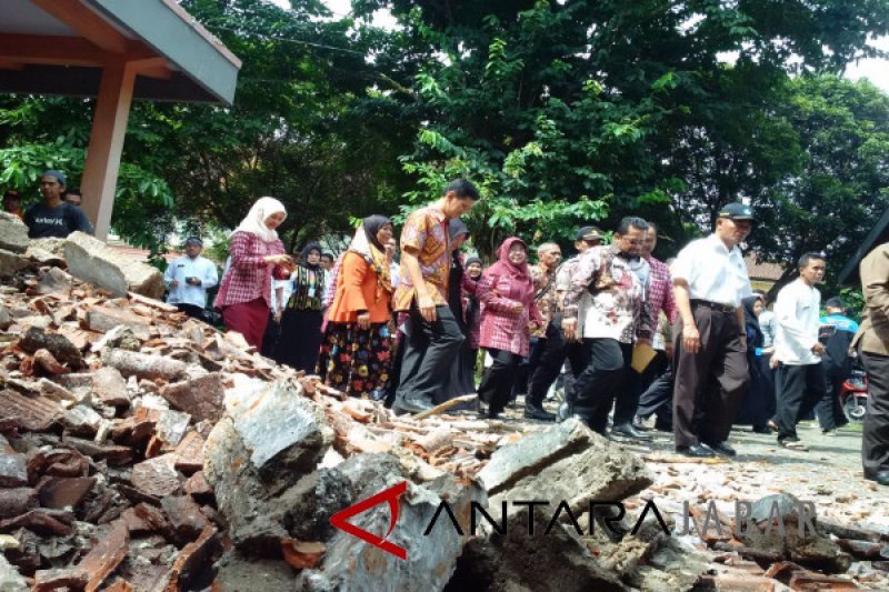 Mendikbud: Perbaikan Sekolah Terdampak Gempa Mulai 2018 