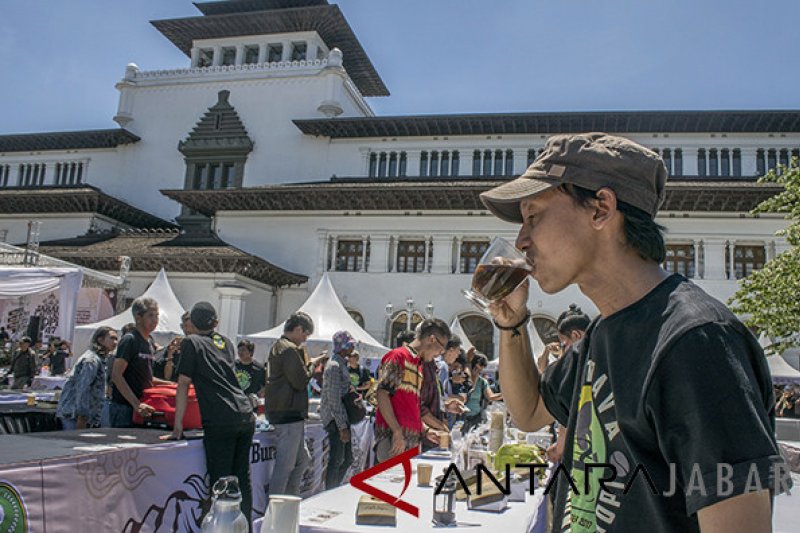 Ada Java  West Java Coffee and Art 2018, Jalan Diponegoro Bandung ditutup