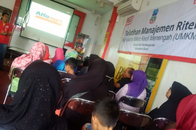 Pedagang di Garut ikut  pelatihan ritel