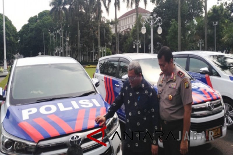 Pemprov Jabar hibahkan mobil untuk Polda Metro Jaya