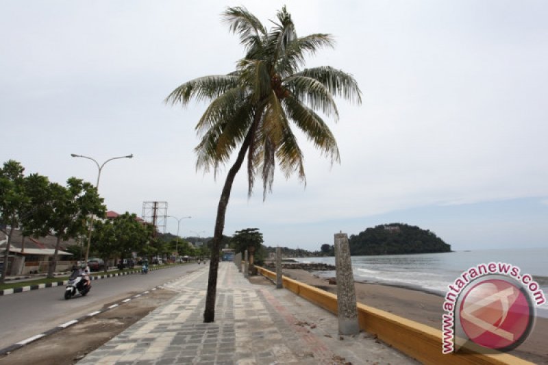 RENOVASI  PANTAI PADANG