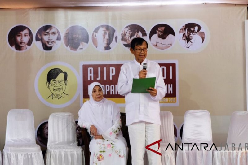 Ajip Rosidi rayakan hari jadi ke-80