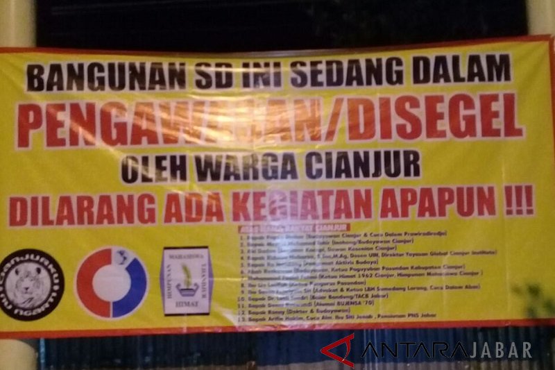 Warga cegah pembongkaran bangunan sekolah bersejarah