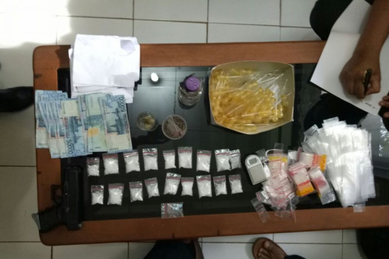 Polisi Pasaman Barat tangkap suami istri pemakai dan pengedar narkoba