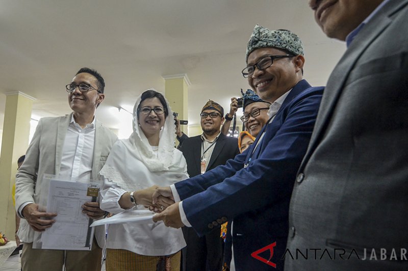 Nurul dan Rully Mendaftar Ke KPU Kota Bandung