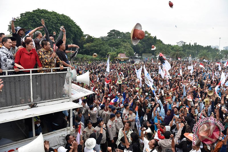 Foto Kemarin: Pelarangan Cantrang Dicabut