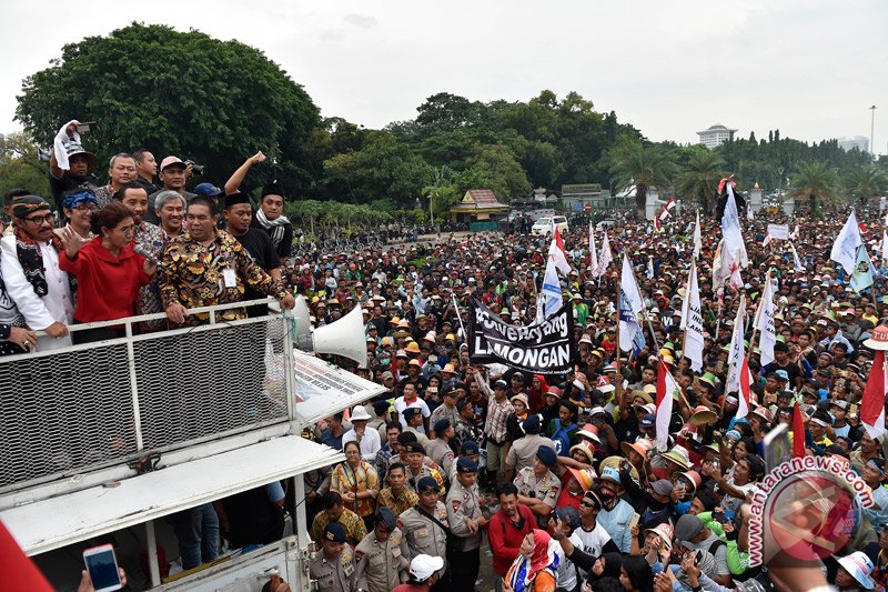 Foto Kemarin: Pelarangan Cantrang Dicabut