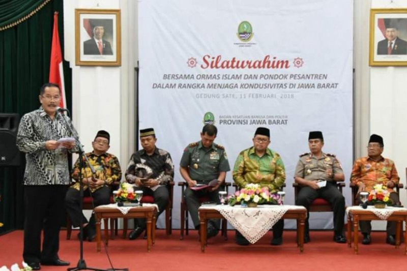 Aher ajak warga jaga keamanan Jabar