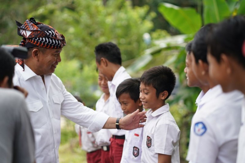 Kang Hasan dukung kebijakan Presiden tentang pengangkatan guru honorer