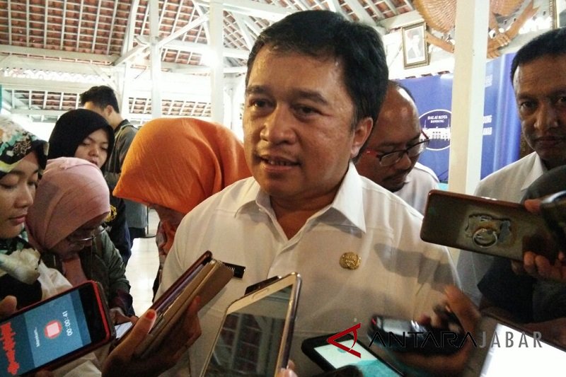 Wali Kota Bandung periksa kelaikan bus