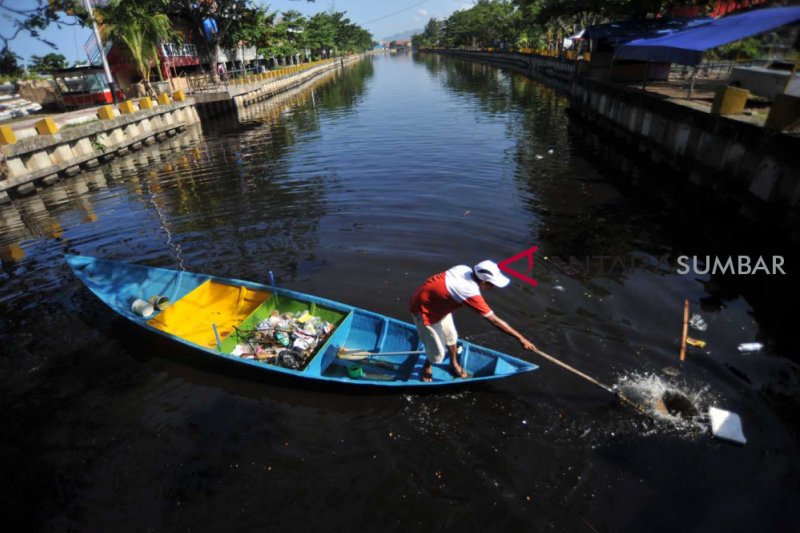 PENGELOLAAN SAMPAH DANAU BUATAN