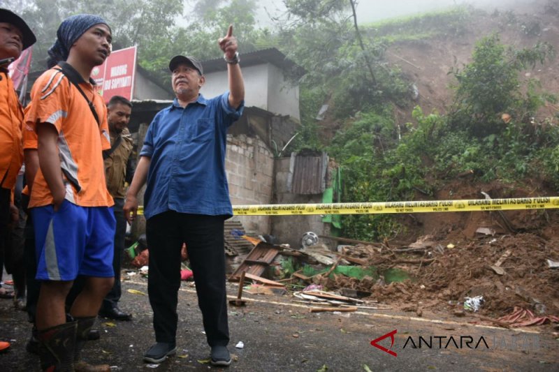 Wagub jabar tinjau longsor di Bogor