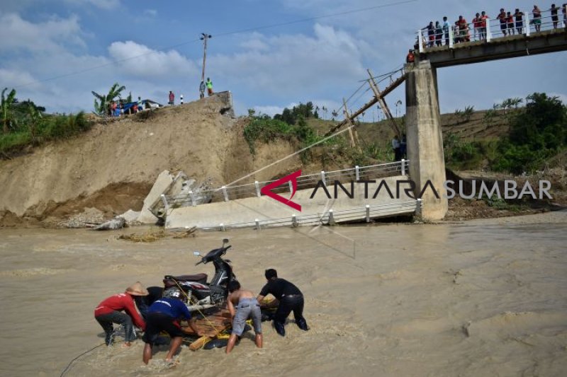 JEMBATAN PUTUS AKIBAT ABRASI