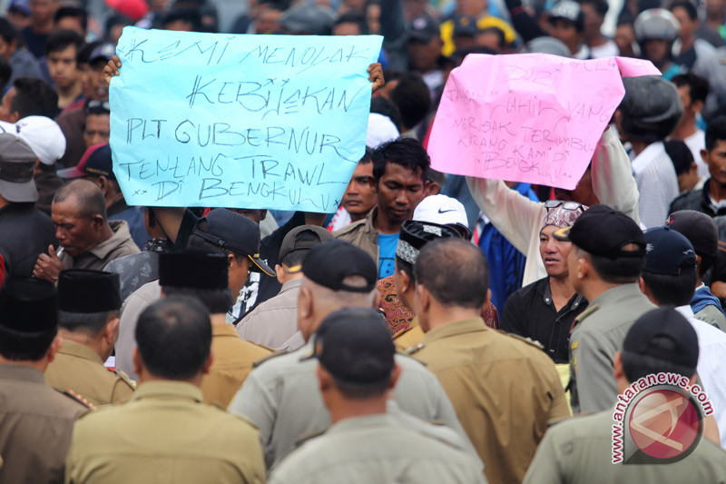 Aksi Nelayan Tolak Trawl