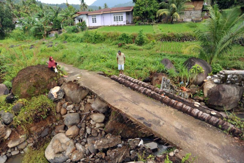 JEMBATAN PEDESAAN BUTUH PERBAIKAN