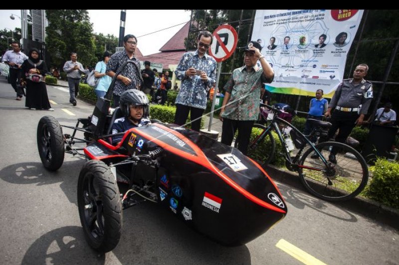 Parade kendaraan listrik UGM