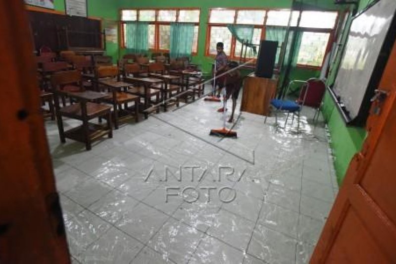 Sekolah Terendam Banjir