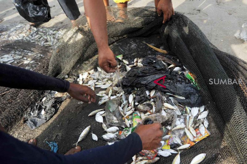 SAMPAH PLANTIK LAUT