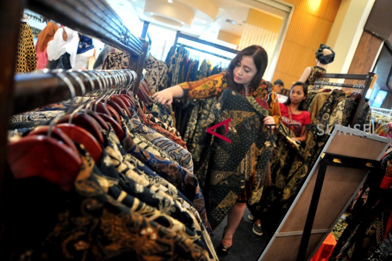 Produk UKM di Palembang Fashion Week